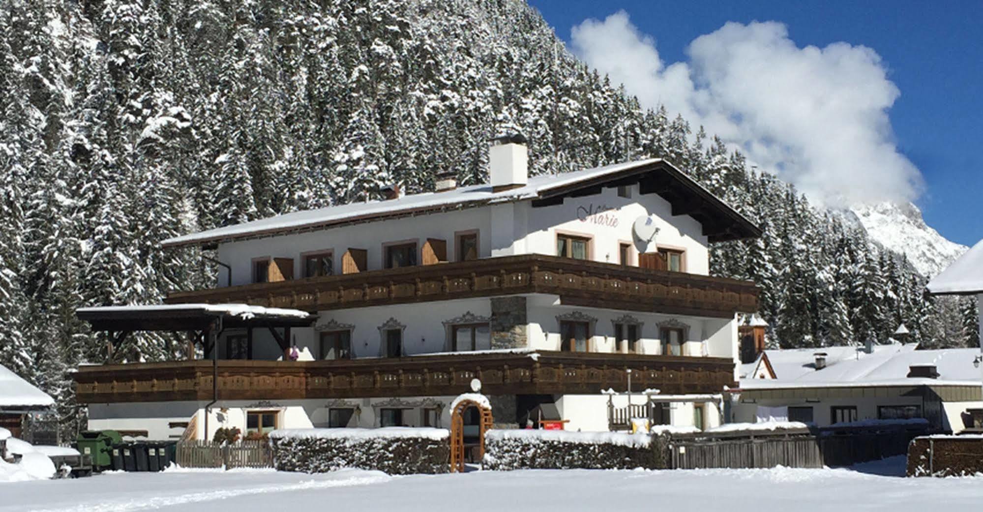 Pension Und Apartments Landhaus Marie Leutasch Exterior foto